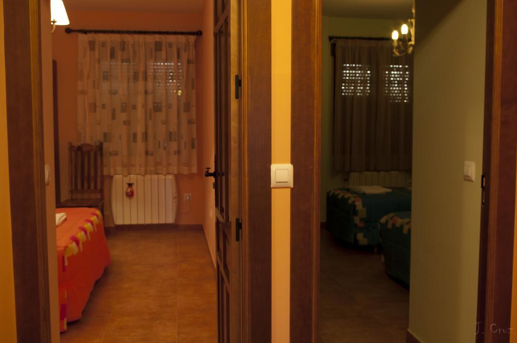 Alojamientos Rurales la Fuente Villalba de la Sierra Habitación foto